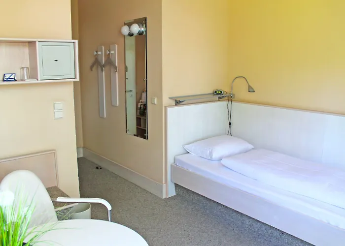 圣迈克尔海姆酒店 3*